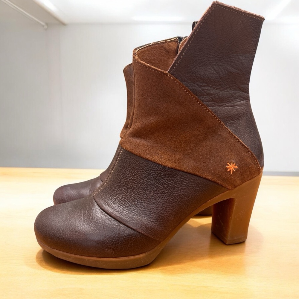 Art boots